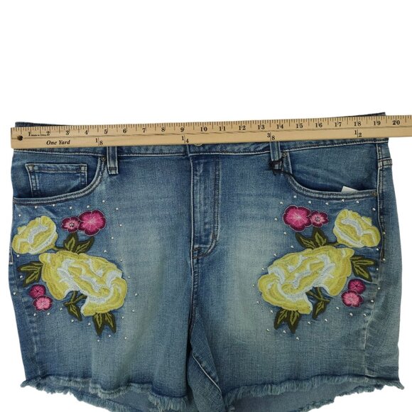William Rast Floral Embroidered Studded High Rise Denim Shorts Womens 18W NEW - Picture 3 of 16